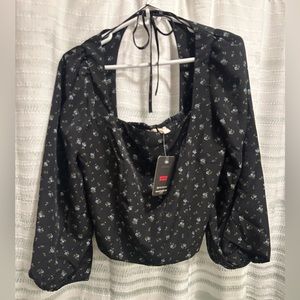 Levi’s cropped top blouse